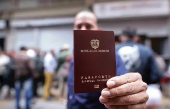 La Procuraduría pide evitar traumatismo con el cambio del operador para expedir pasaportes. Foto: Colprensa