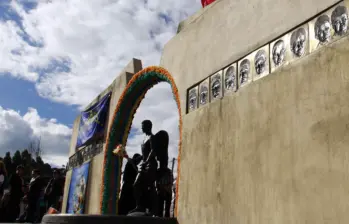 Bogotá vivió una de las peores tragedias en la historia, cuando una cama-baja que se desplazaba por la Avenida Suba cayera sobre un bus escolar que le cobró la vida a 21 niños y 2 del Colegio Agustiniano Norte de la Capital. Foto Colprensa