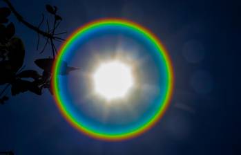 Los halos no son solo solares, también pueden ser lunares. Un círculo perfecto que rodea la Luna. FOTO: Jaime Pérez