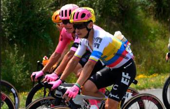 El colombiano Esteban Chaves quien porta la tricolor como campeón nacional busca la victoria en la décima etapa del Tour de Francia.FOTO TOMADA EF EDUCATION