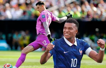 El duelo entre el delantero francés Kylian Mbappé y el arquero paraguayo Orlando Gill, atractivo en el inicio de los octavos de final. FOTO GETTY