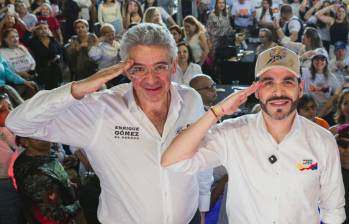 Enrique Gómez, sobrino de Álvaro Gómez Hurtado, junto al electo presidente Abelardo De la Espriella. Foto: Enrique Gómez
