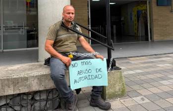 John James Parra Monsalve tiene un negocio de repuestos para motocicletas hace 18 años en el municipio de Caldas, Antioquia. FOTO CORTESÍA.