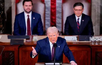 La administración de Donald Trump anunció que iniciará una investigación por la presunta amenaza de muerte de su exjefe del FBI, James Comey, contra el presidente republicano. FOTO: Getty vía AFP