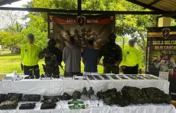 A ‘Comején’ y ‘Olimpo’ los cogieron con 600 cartuchos de diferente calibre y material de guerra. FOTO Ejército Nacional.