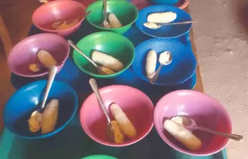 Los alimentos entregados en Uribia que han desatado una ola de indignación. FOTO CORTESÍA