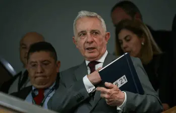 Dos días completa el expresidente Álvaro Uribe rindiendo su testimonio en el juicio por soborno a testigos y fraude procesal. Una vez finalice la defensa, iniciará el contrainterrogatorio. FOTO cOLPRENSA