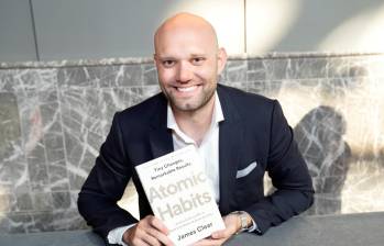 James Clear, escritor de Hábitos atómicos, el libro más vendido en Colombia este año y que se publicó en 2020. FOTO: GETTY