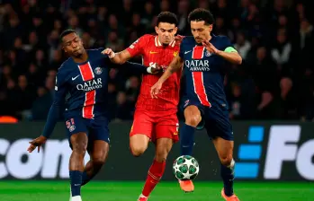 El extremo colombiano Luis Díaz disputó 67 minutos en el duelo entre Liverpool y Paris Saint Germain. FOTO: Getty