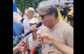 Manifestantes confrontaron al congresista Wilson Arias durante las movilizaciones del 1 de mayo. Foto: captura de pantalla.
