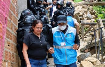 La salida de la zona de amenaza es apenas el primer paso. El siguiente desafío es definir dónde vivirán las familias una vez termine la etapa de alojamiento temporal. FOTO Alcaldía de Medellín. 