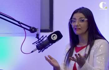 La secretaria de Salud de Antioquia, Marta Cecilia Ramírez, explicando la crítica situación de la red hospitalaria en el departamento. FOTO EL COLOMBIANO. 