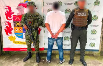 Según las autoridades, alias ‘Zarco’ llevaba alrededor de 8 años delinquiendo con el Clan del Golfo en el Bajo Cauca antioqueño. FOTO Ejército. 