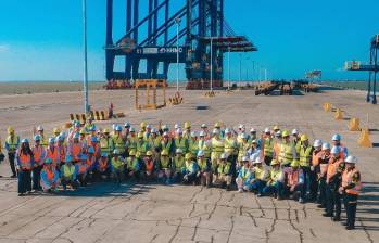 Es la primera vez en 50 años que Proantioquia realiza su asamblea de afiliados fuera del Valle de Aburrá. En la foto, los afiliados en Puerto Antioquia. FOTO Proantioquia.