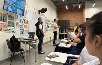 Como parte de esa estrategia, la Alcaldía de Medellín adelanta una campaña de sensibilización dirigida a estudiantes de los grados noveno, décimo y undécimo. FOTO Alcaldía de Medellín. 