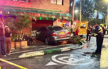 El vehículo colisionó contra un establecimiento comercial. FOTO Cortesía Denuncias Antioquia. 