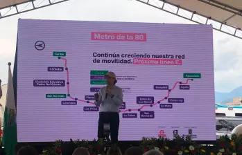 El alcalde de Medellín, Federico Gutiérrez, presentando el avance del Metro de la 80. FOTO Cortesía.