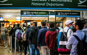 Hay congestión en los vuelos que estaban programados para la noche de este martes, debido al vuelo del dron sobre el aeropuerto. FOTO: JULIO CÉSAR HERRERA