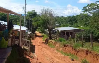 Por su parte, líderes comunitarios advirtieron que la situación representa un nuevo riesgo para las familias que permanecen en la zona. FOTO Cahucopana Nordeste.