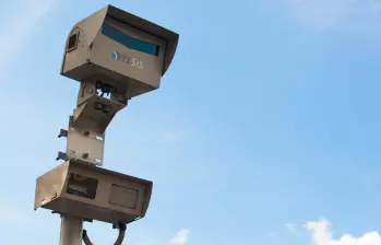 Envigado instaló dos nuevas cámaras de fotodetección en la variante a Palmas, siendo el nuevo municipio que se une a esta estrategia de sanción y control. FOTO: EDWIN BUSTAMANTE