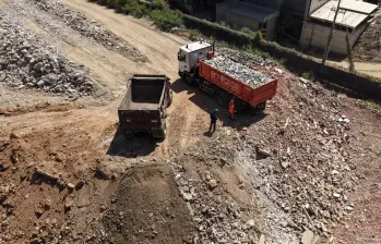 Después de ser procesados, pueden convertirse en Pavimento Asfáltico Reciclado (RAP) o utilizarse como insumo para las capas granulares que requieren diferentes obras de infraestructura. FOTO Alcaldía de Medellín. 
