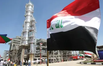 Irak ha detenido las operaciones en el campo petrolífero de Rumaila, el segundo más grande del mundo, a raíz del cierre del Estrecho de Ormuz. FOTO: Tomada de Briefing.