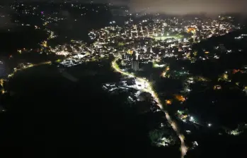 El departamento también instaló 2.351 puntos de iluminación en corredores viales de Yarumal, Rionegro, Guarne, Guatapé, El Santuario, El Carmen de Viboral, Andes y Jardín. FOTO Gobernación de Antioquia. 