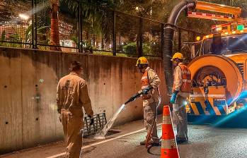 Medellín cuenta con 4.900 kilómetros de red subterránea que recoge agua residual y pluvial, desde la alcaldía acaban de realizar el segundo ciclo de intervención a soterrados. FOTO Cortesía