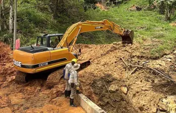 Desde la Alcaldía de Medellín vienen removiendo los deslizamientos en 120 puntos de las quebradas de Medellín. FOTO: CORTESÍA ALCALDÍA DE MEDELLÍN