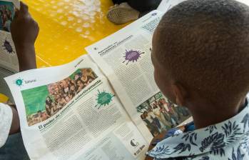 El acompañamiento en familia a la lectura de los niños permite que ellos amplíen vocabulario, hagan preguntas y sigan entendiendo el contexto en el que se desarrollan las historias. FOTO camilo suárez 