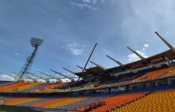 Las labores sobre la cubierta Occidental se han coordinado con la programación del estadio para que los trabajos puedan desarrollarse sin suspender los eventos previstos. FOTO Alcaldía de Medellín. 
