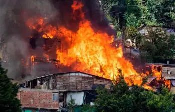 Después de cometer el asesinato, el presunto agresor quemó la casa para maquillar la escena del crimen. FOTO DE REFERENCIA ESNEYDER GUTIÉRREZ