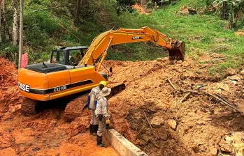 Desde la Alcaldía de Medellín vienen removiendo los deslizamientos en 120 puntos de las quebradas de Medellín. FOTO: CORTESÍA ALCALDÍA DE MEDELLÍN