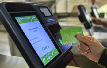 El trámite de renovación de la Cívica Classic es gratuito y se realiza en diferentes Puntos de Atención al Cliente del sistema de transporte. FOTO Camilo Suárez. 