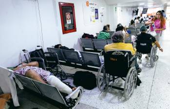 La Secretaría de Salud de Antioquia advirtió que en la mayor parte de las salas de urgencias del departamento se convirtió en paisaje ocupaciones que sobrepasan el 100% de su capacidad. FOTO Camilo Suárez