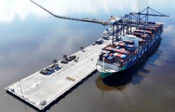 La conexión cobra relevancia para el comercio exterior colombiano si se tiene en cuenta que el 52 % del intercambio nacional de mercancías en contenedores proviene de Asia, según las cifras entregadas por la terminal. FOTO Cortesía Puerto Antioquia. 