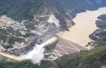 Alcanzar la capacidad máxima de 420 metros sobre el nivel del mar en el embalse de Hidroituango, permitiría blindar el sistema energético en tiempos de sequía con el fin de evitar apagones. FOTO Juan Antonio Sánchez.