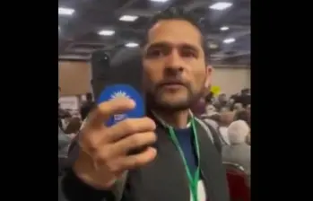 Milton Fabiani hostigó a varios periodistas en la convención del Pacto Histórico. Foto: captura de video