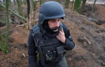 Antoni Lallican, reportero gráfico francés especializado en la cobertura de guerras, quien fue asesinado en Ucrania. FOTO: Cortesía @le_Parisien