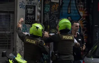 Descripción: Riña contra policía por accidente en moto con una camioneta en la 10 de El Poblado. Fecha de evento: 24/12/2020. Foto: Andrés Camilo Suárez
