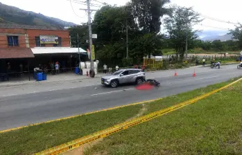 En la zona ya se adelanta la inspección judicial. Autoridades viales recomiendan tomar vías alternas. FOTO Sindy Valle Castro.