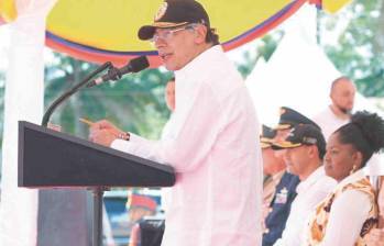 El presidente conmemoró la Batalla de Boyacá por primera vez en la historia fuera del tradicional Puente de Boyacá. Lo hizo en Leticia. FOTO Presidencia