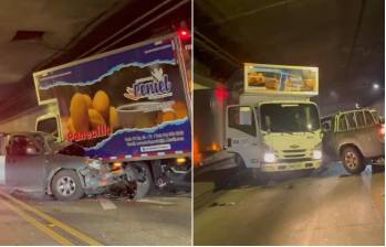 Por ahora no se tiene información confirmada sobre personas lesionadas ni sobre las causas del accidente. Imágenes tomadas de video de Denuncias Antioquia