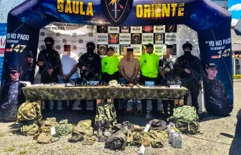 Entre los elementos incautados hay cuatro pistolas, tres escopetas, tres vehículos y dos motocicletas. FOTO Cuarta Brigada del Ejército.