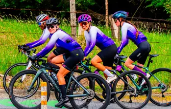 El Team Escaladoras y su insigne Jersey Morado en honor a la sororidad y la lucha por la igualdad. Foto: Cortesía Ana Amareto