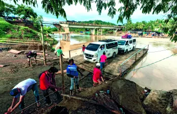 La espera para abordar el planchón puede llegar a ser larga, hasta dos horas en promedio. Dura más en horas pico. FOTO Camilo Suárez.