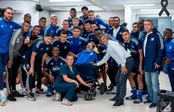 Según contó su mamá, Miguel Ángel iba a practicarse la eutanasia el 10 de mayo de este año, pero la aplazó un día (11 de mayo) para conocer a los jugadores de Millonarios. FOTO: Tomada de X (antes Twitter) @MillosFCoficial