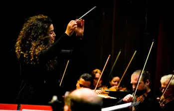 Elizabeth Vergara Gallego estudió Música con énfasis en Dirección en la Universidad de EAFIT, posteriormente una maestría en Dirección Orquestal en el Royal Northern College of Music, en Inglaterra. FOTO @carolinavera1223