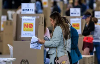 Recuerde que el certificado electoral no es solo un recuerdo del día que fue a votar. Es un documento con respaldo legal que le da derechos concretos. FOTO: Camilo Suárez