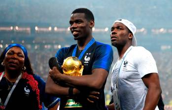 Paul Pogba junto a su madre y su hermano Mathias en el Mundial de Rusia 2018. FOTO: GETTY